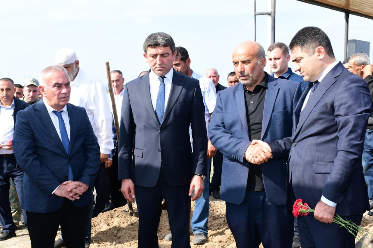 İcra başçısı şəhid anasının yas mərasimində iştirak edib - FOTOLAR